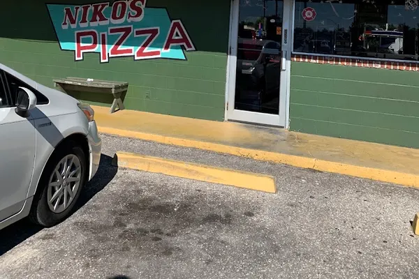 Niko's Pizza