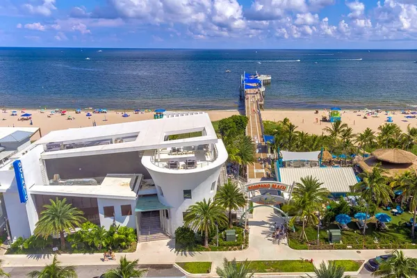 Oceanic at Pompano Beach Pier in Pompano Beach, FL