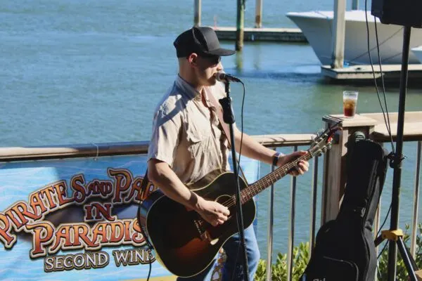 Outriggers Tiki Bar & Grille