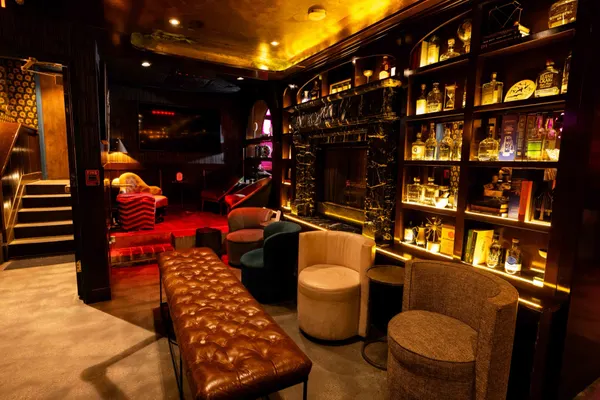 Peacock Lounge