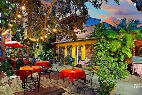Pia's Trattoria