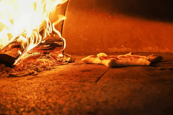 PIABELLA ARTISAN WOOD-FIRED PIZZA