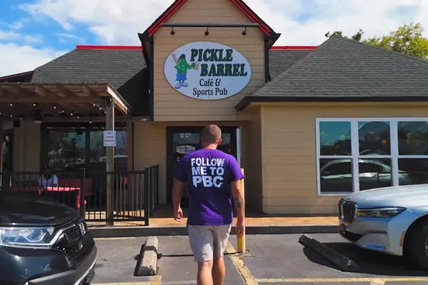 Pickle Barrel Cafe & Sports Pub - Milledgeville