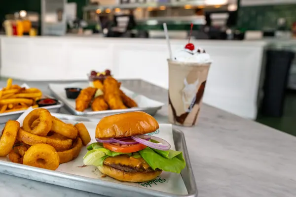 Ralph’s Burger & Sandwich Shop
