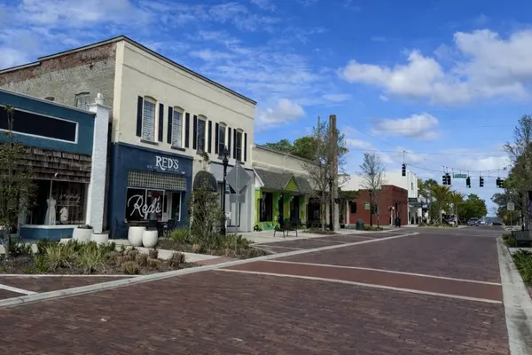 Red’s Wine Bar in Green Cove Springs, FL