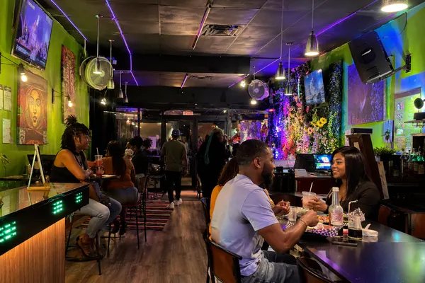 RENEW AT RASPITALITY - SMOOTHIES, SALADS, CAFE & LOUNGE