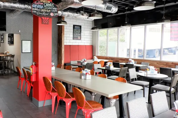 Restaurant 10 Bar & Grill