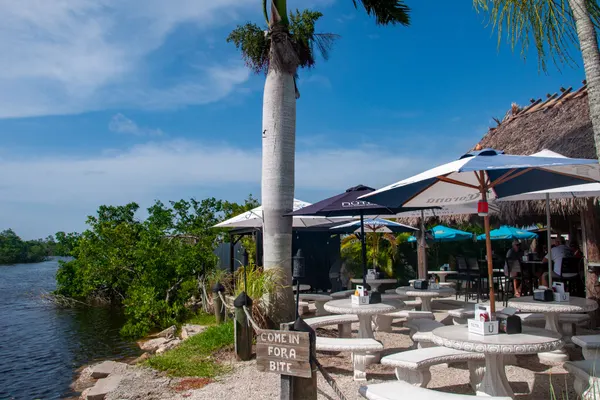 Riviera Bar and Grill