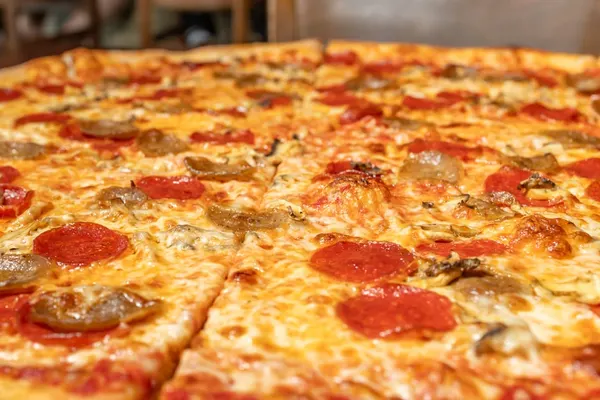 Ryan's Pizza & Pub