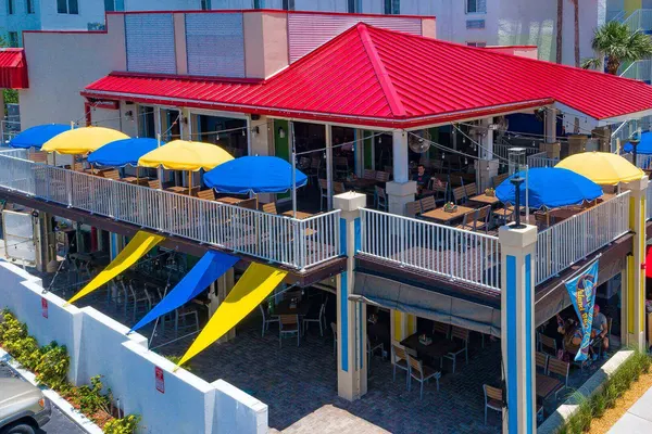 Salty's Island Bar & Grille