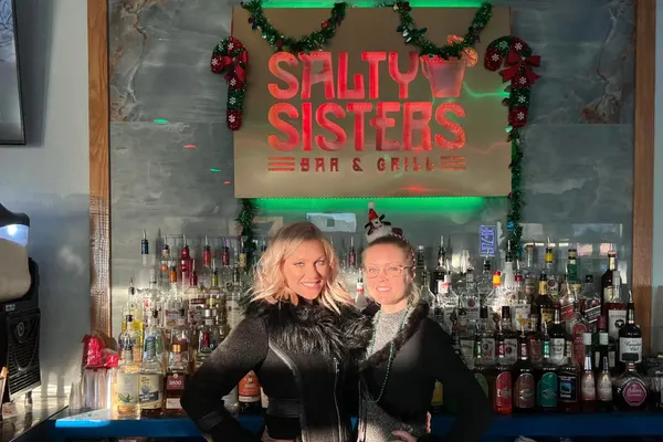 Salty Sisters Bar & Grill