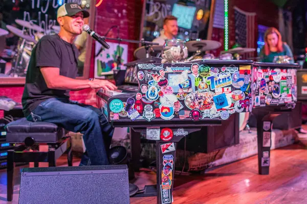 Savannah Smiles Dueling Pianos