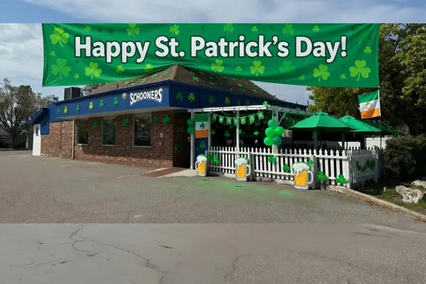 Schooners Sports Bar & Grille
