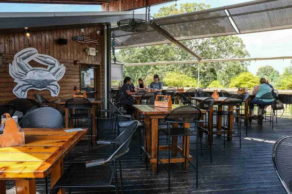 Six Feet Under Pub & Fish House - Grant Park