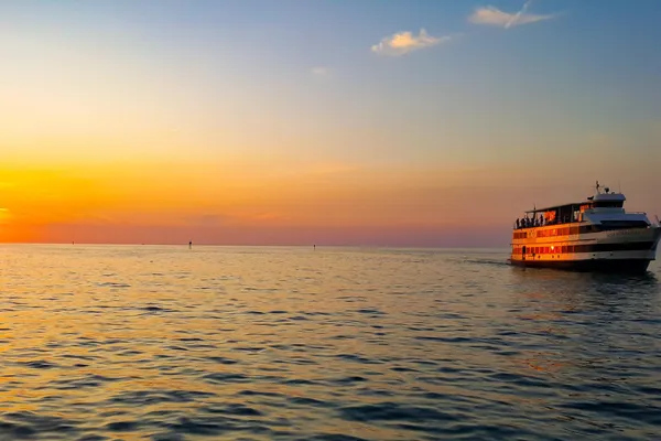 Starlite Horizon Dining Yacht in South Pasadena, FL