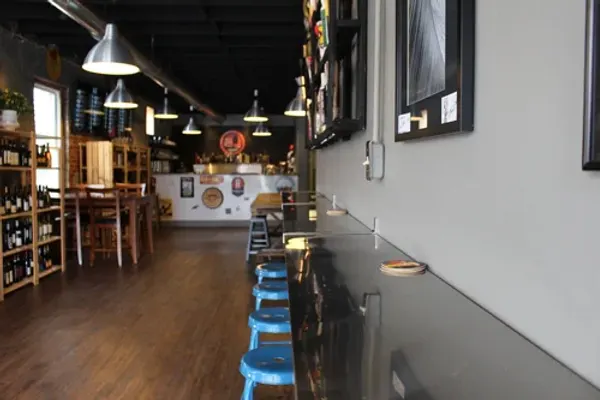 Stout's Growlers Taproom & Wine Bar
