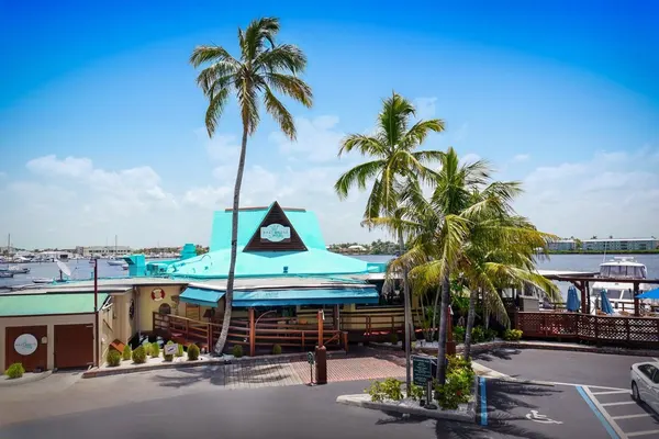 The Boathouse On Naples Bay