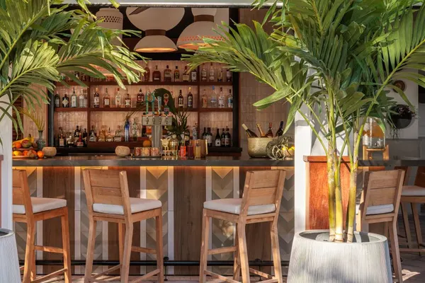 Tides Beachside Bar & Grill