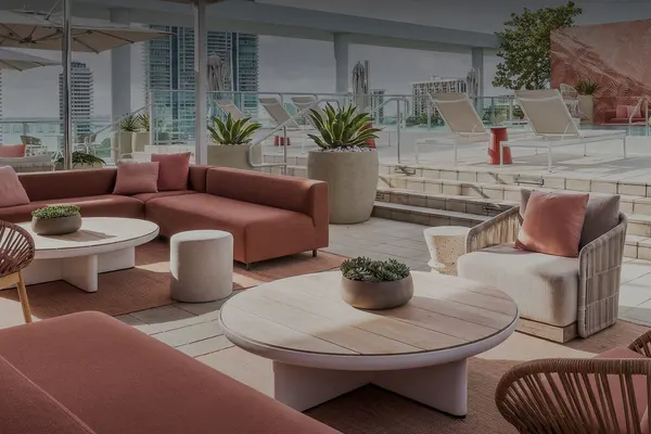 Vista Rooftop Bar and Lounge