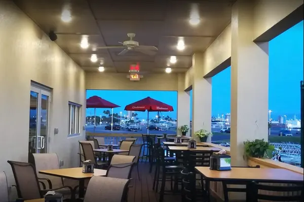 Water's Edge Cafe