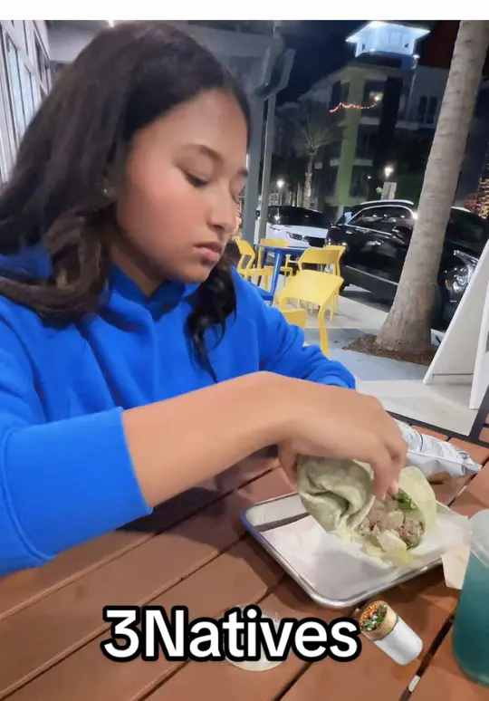 3Natives in Weston showing review, chicken caesar wrap, greek wrap, sour blue lemonade, video by misstonya82 on TikTok