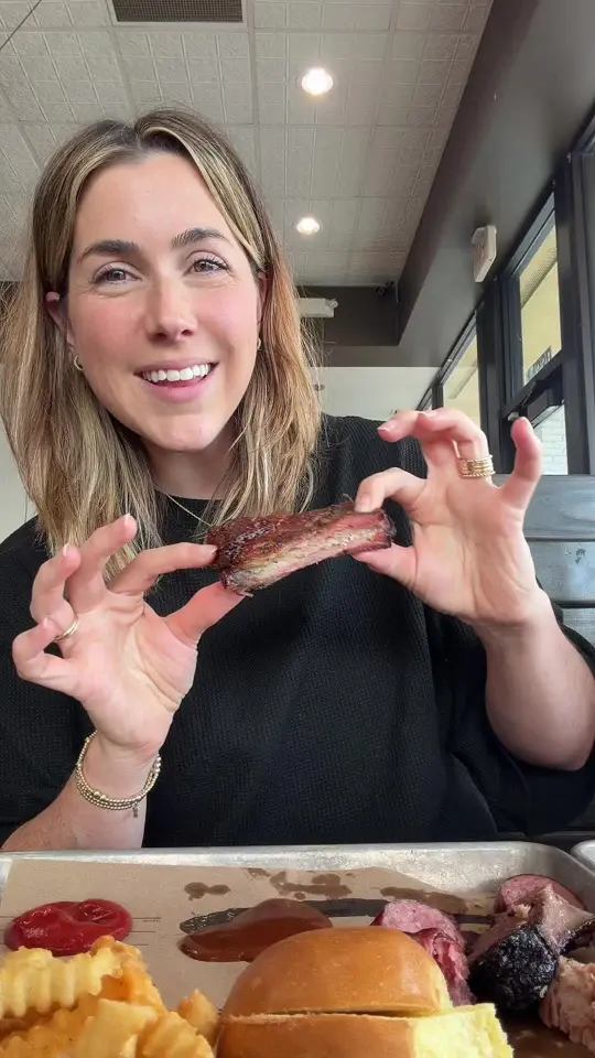 4 Rivers Smokehouse in Orlando showing barbecue, food review, video by jennaheats on TikTok