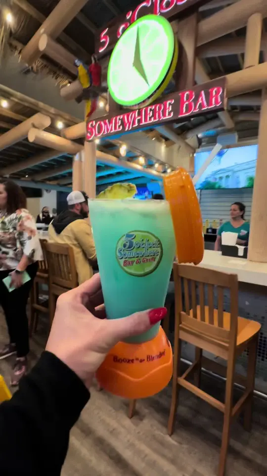  in Florida showing drinks, blender cup drinks, food, wings, video by todoindestin on TikTok