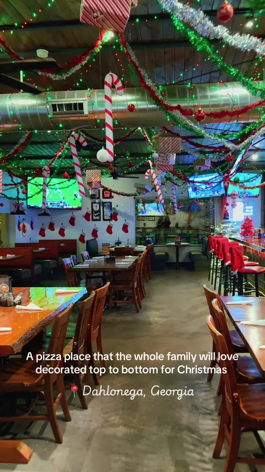 7Pie Pizzeria & Bar in Dahlonega showing visit, atmosphere, holiday decor, pizza, family dining, video by anntheadventurer on TikTok