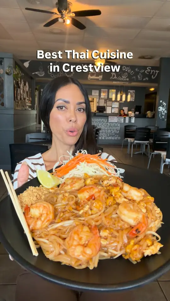 Absolute Asian Noodles in Navarre showing review, pad thai, boat noodle soup, video by The 850 Foodie on Facebook