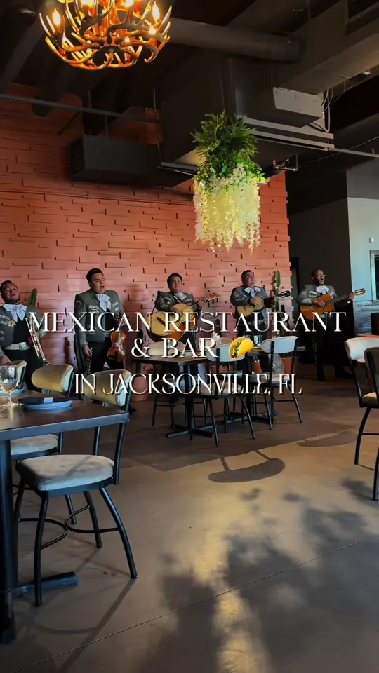 Ajua Mexican Kitchen & Bar in Jacksonville Beach showing restaurant visit, mexican food, tacos, margaritas, video by breezefeeds on TikTok