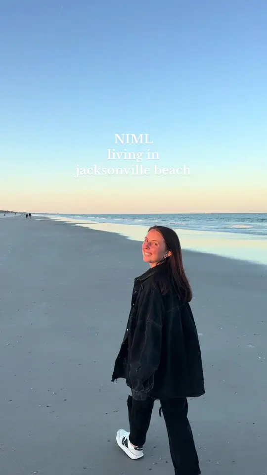 Al's Pizza in Jacksonville showing pizza, video by torisabeach on TikTok