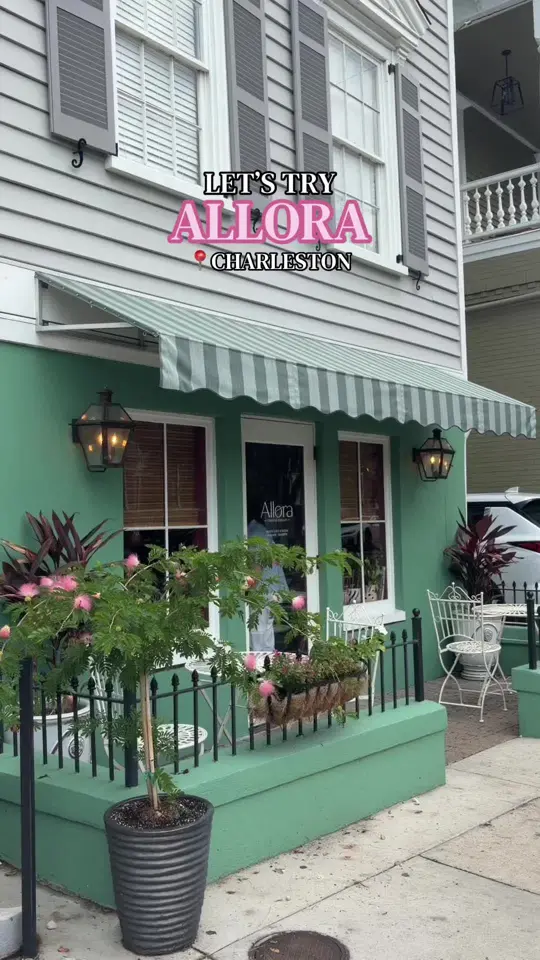 Allora Pizza and Pasta in Palm Beach Gardens showing italian food, pizza, pasta, video by gorsuchtwins on TikTok