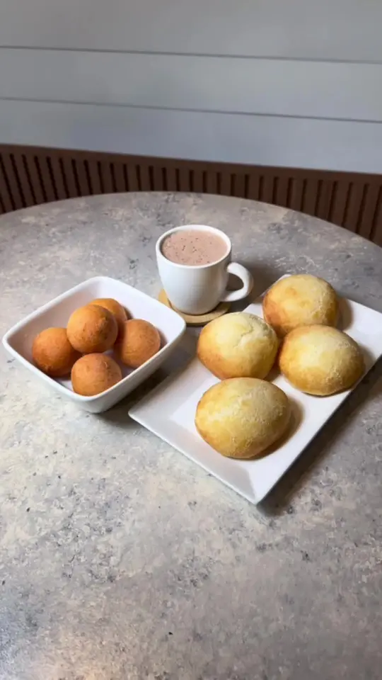 Americas Bakery & Restaurant in Davie showing food, pandebonos, buñuelos, tequeños, pan con queso, arepas con queso, video by americas.bakery.r on TikTok
