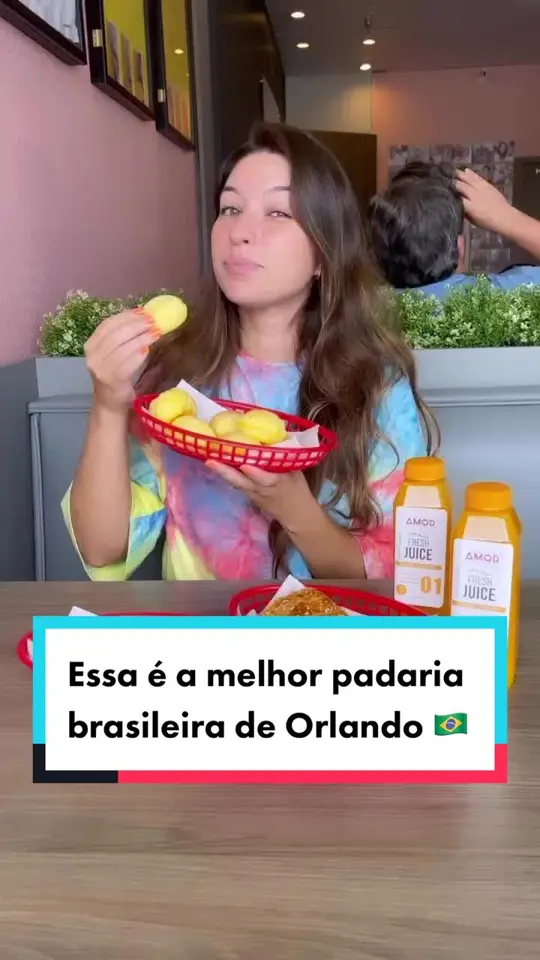 Amor em Pedaços Bakery in Orlando showing review, coxinha, pão de queijo, video by turistorlando on TikTok