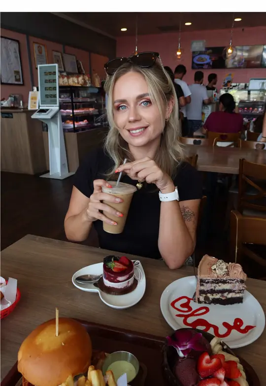 Amor em Pedaços Bakery in Orlando showing bakery, baked goods, burgers, acai bowls, coffee, video by katelynxoxoo on TikTok