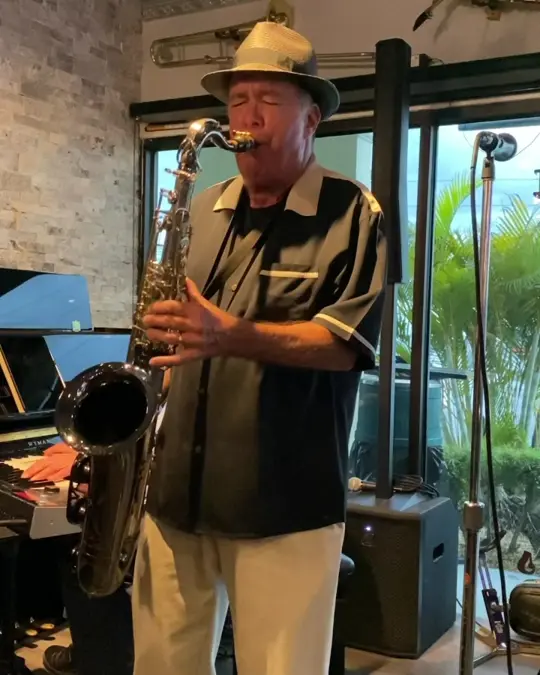 Angelos Pizza Restaurant in Hollywood showing live music, atmosphere, video by Angelo's Italian Restaurant and Pizzeria on Facebook