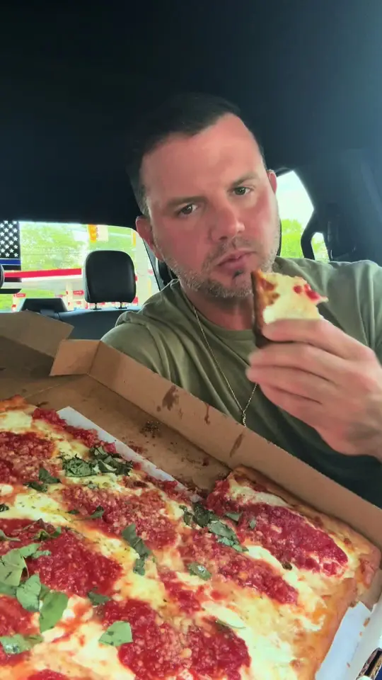Anthony's Pizza on TikTok, video by djeetyet