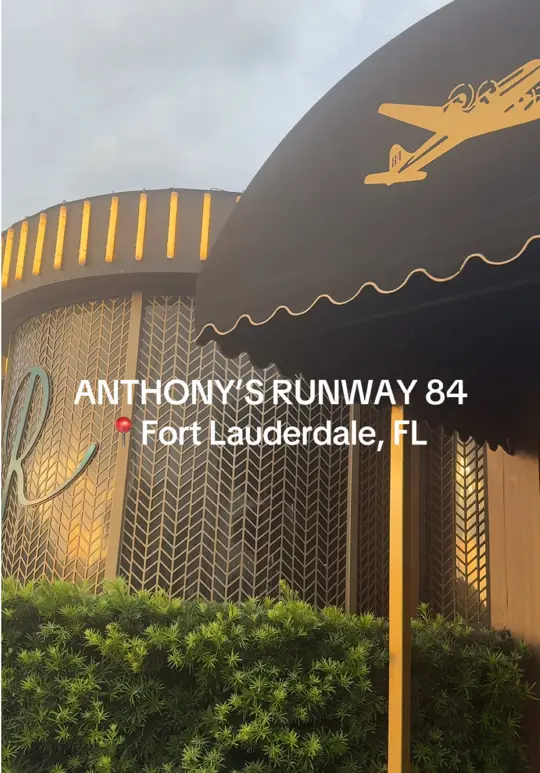 Anthony's Runway 84 in Fort Lauderdale showing live music, italian food, pasta, cocktail, atmosphere, date night, video by jendayabrielle_ on TikTok