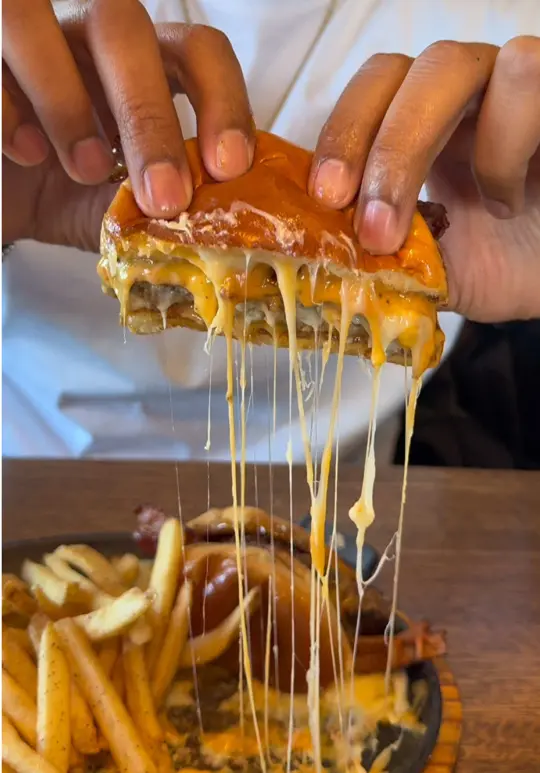 Applebee's Grill + Bar in St. Augustine showing food, new o-m-cheese burger, video by jackstacks.eats on TikTok