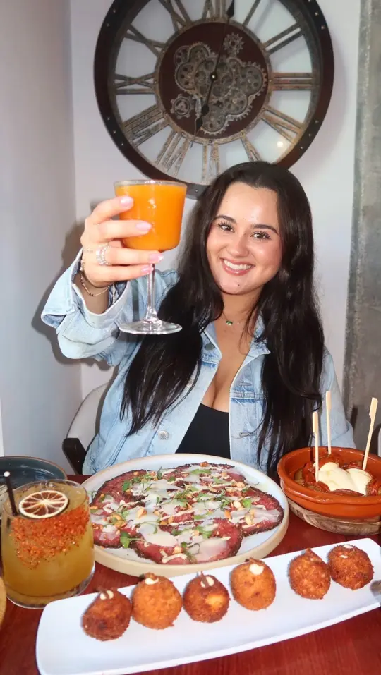  in Florida showing food, croquetas de jamón, food, crudo de solomillo de ternera, food, crudo de pulpo, food, gambas al ajillo con jerez, food, video by Isabella Lopez on Facebook