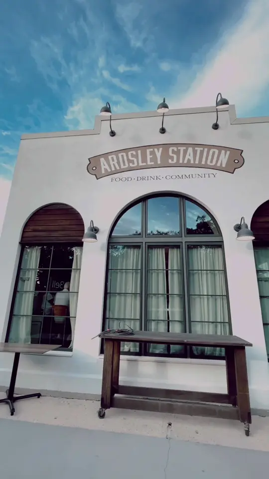 Ardsley Station in Savannah showing review, visit, outdoor patio seating, eclectic atmosphere, pimento cheese bruschetta, ardsley crab cake, gnocchi mac and cheese, backyard bolognese, station bur, video by visitsavannah on TikTok