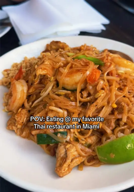 Atchana's Homegrown Thai Restaurant in Miami showing review, pad thai, curry, wings, sticky rice, video by 1nehaljoshi on TikTok
