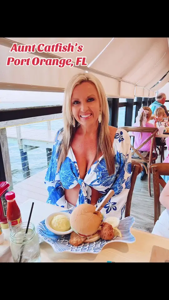 Aunt Catfish's On The River in Port Orange showing review, atmosphere, fish camp fixins bar, cinnamon rolls, video by dndeasttn on TikTok