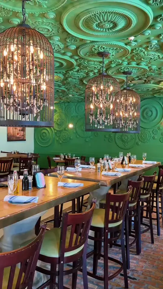 Barbatella in Naples showing italian food, restaurant visit, video by Barbatella on Facebook