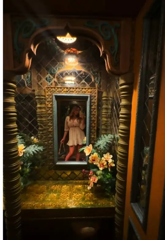 Batch Gastropub in Miami showing atmosphere, tiki architecture, cocktails, video by denissedi on TikTok