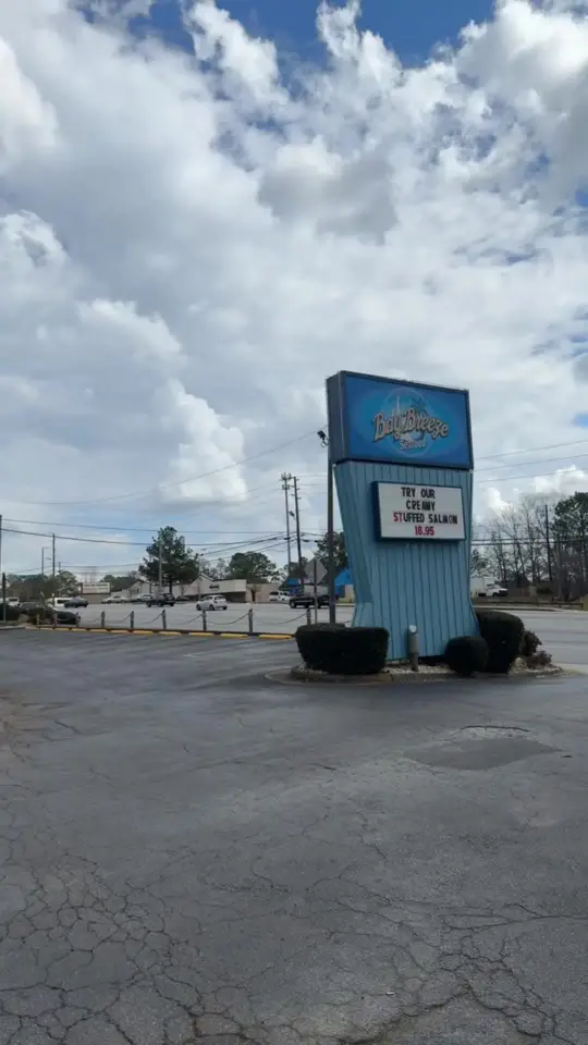 Bay Breeze in Mableton showing food, seafood, video by tiambrya on TikTok