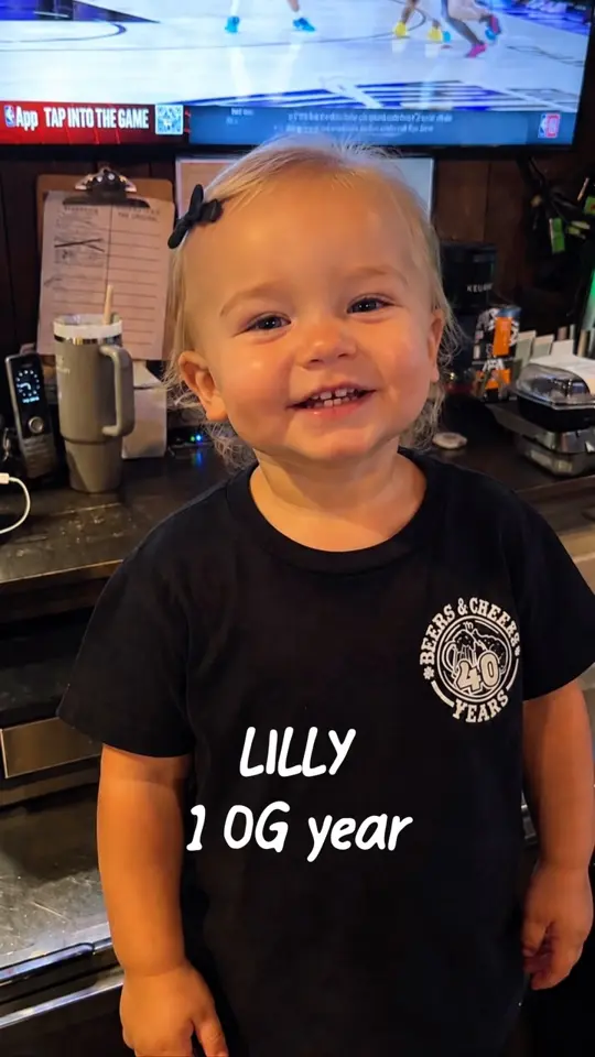 Beef 'O' Brady's in Tampa showing restaurant years, wing wednesday, $0.99 wings, traditional wings, boneless wings, ranch, bleu cheese, celery, video by Beef O Brady's the Original on Facebook