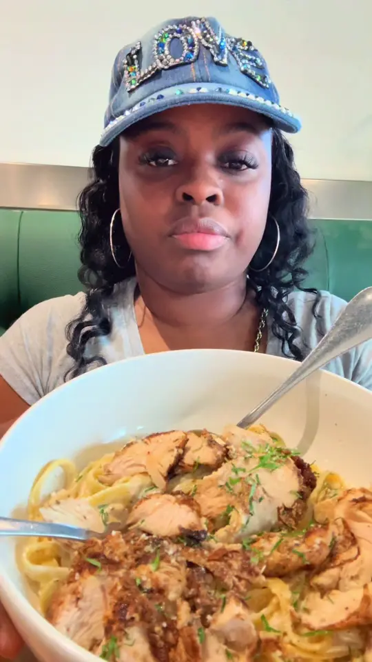  in Florida showing food review, chicken alfredo, video by mrsorganic103 on TikTok