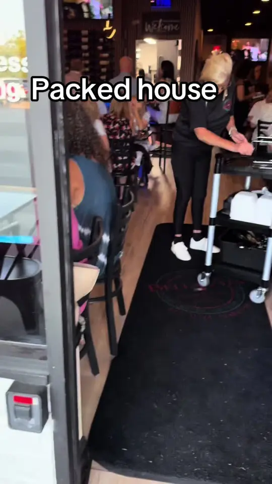 Bella Vita Italian Kitchen in Sarasota showing restaurant visit, atmosphere, packed house, video by bella.vita.italia on TikTok