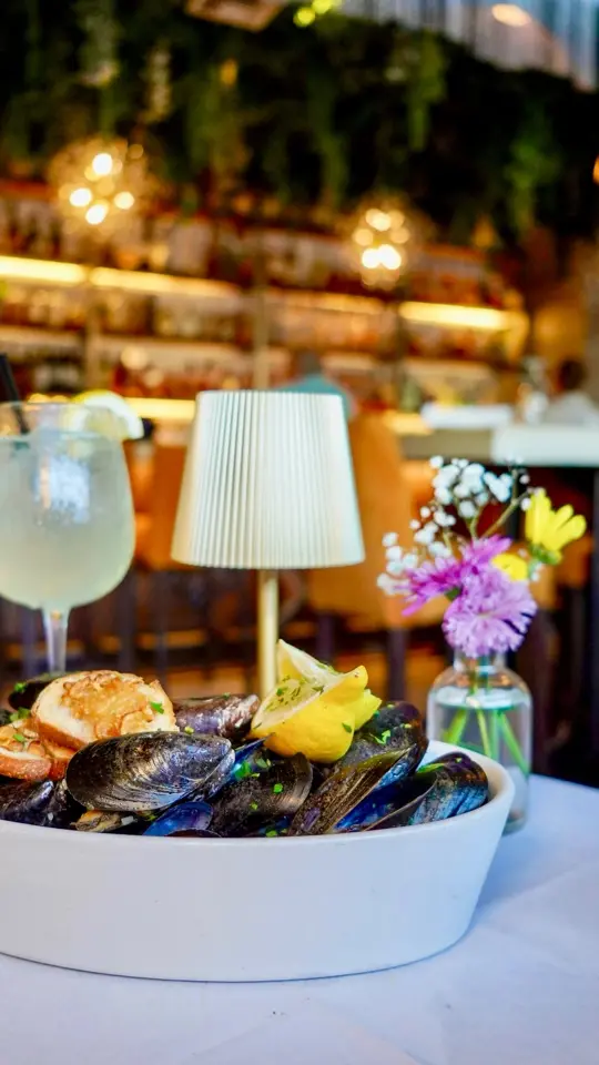 Bellini Osteria Toscana in Roswell showing review, visit, tartare di tonno, tagliolini bolognese, chicken piccata, atmosphere, video by eat.tray.love on Facebook